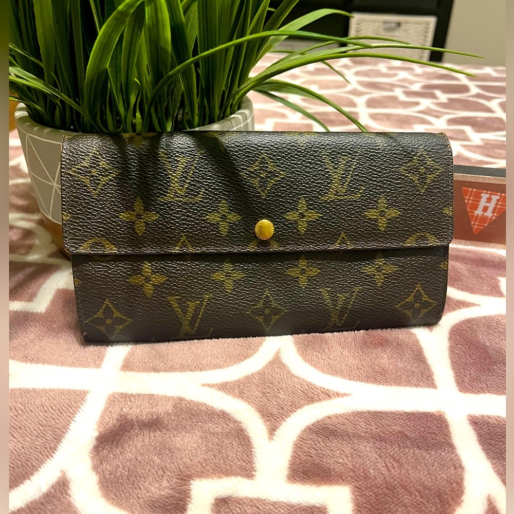Louis Vuitton Sarah long wallet